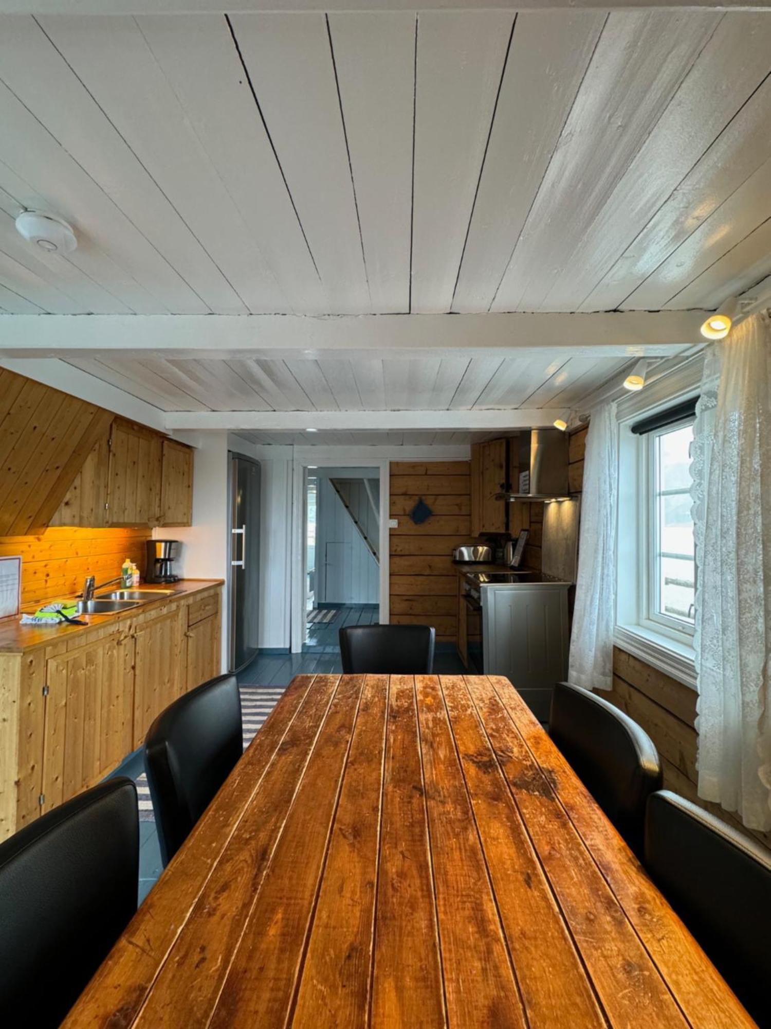 Toppoy Rorbuer Reine Buitenkant foto
