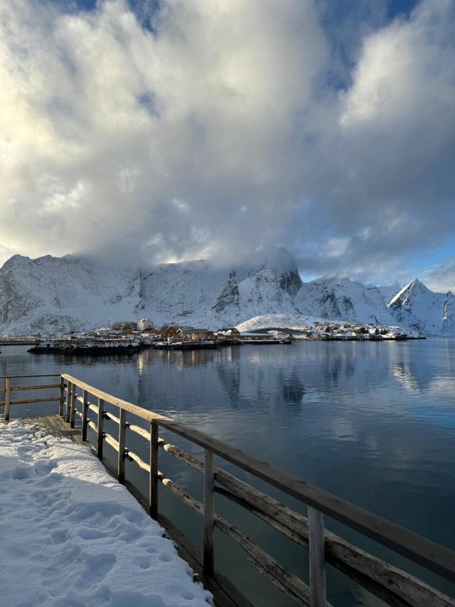 Toppoy Rorbuer Reine Buitenkant foto